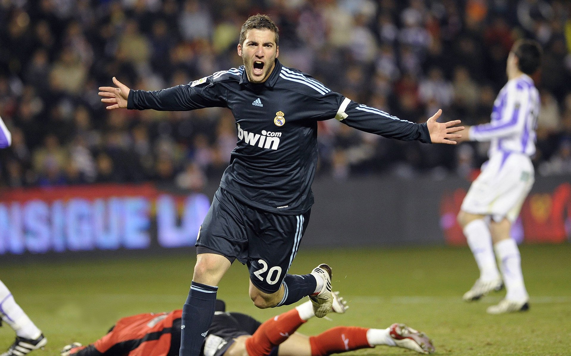 逆转神话中的“超级替补”崭露锋芒，逆转神话肩腰